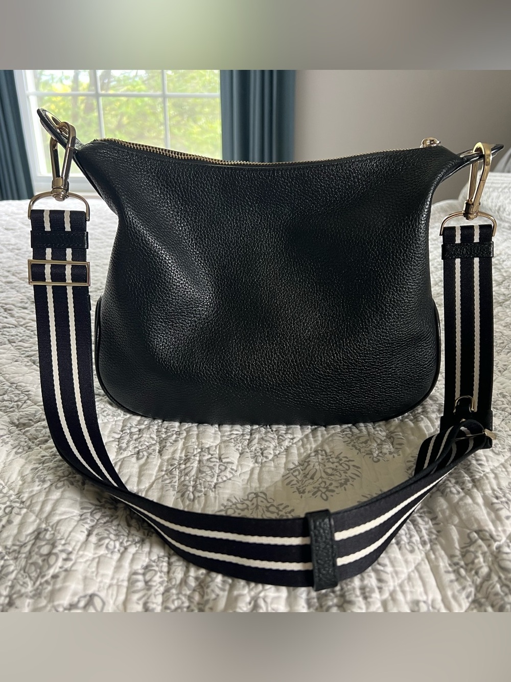 Kate spade black pebbled leather crossbody with striped strap - Picture 2 of 8